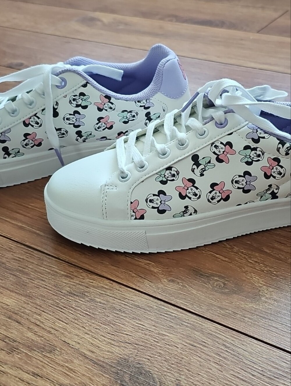 Disney Minnie Mouse Womans Size 8 White Sneakers